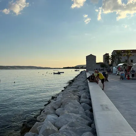 Amaizing Apartment Near Airport Kastel Stafilic Exterior photo
